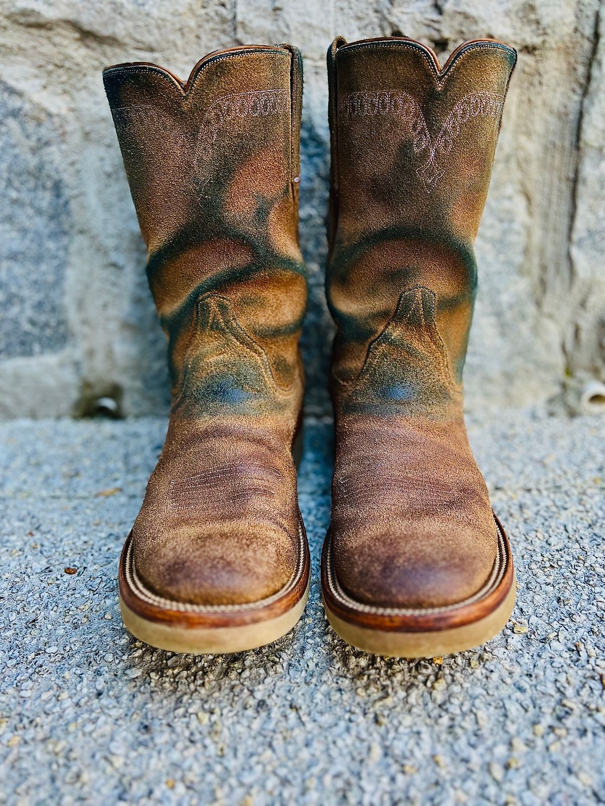 Photo by northsouthdenimguy on February 4, 2023 of the Rios of Mercedes x The Black Bear Brand The Wild West Roughrider in Horween Marine Field Roughout.