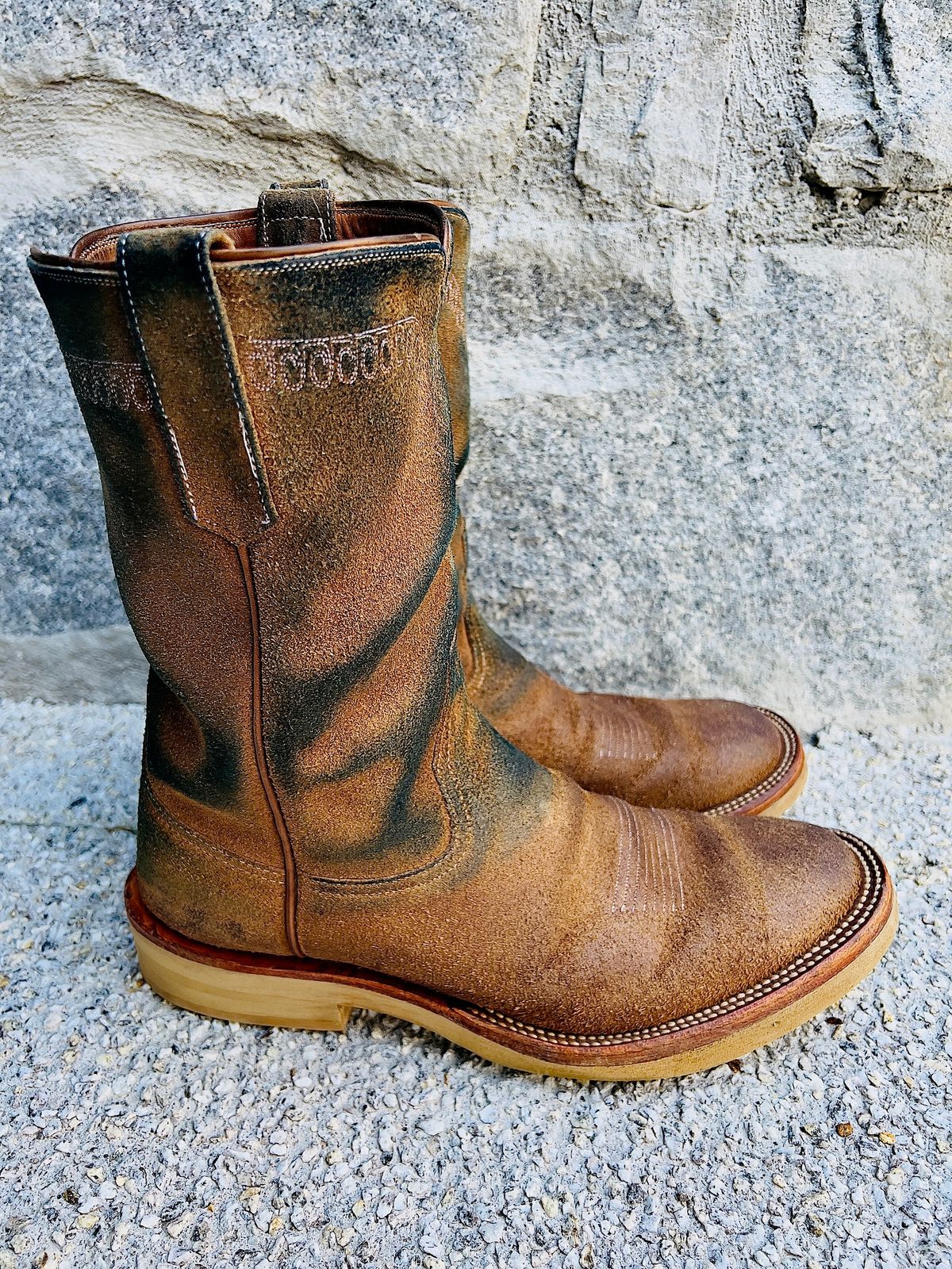 Photo by northsouthdenimguy on February 4, 2023 of the Rios of Mercedes x The Black Bear Brand The Wild West Roughrider in Horween Marine Field Roughout.
