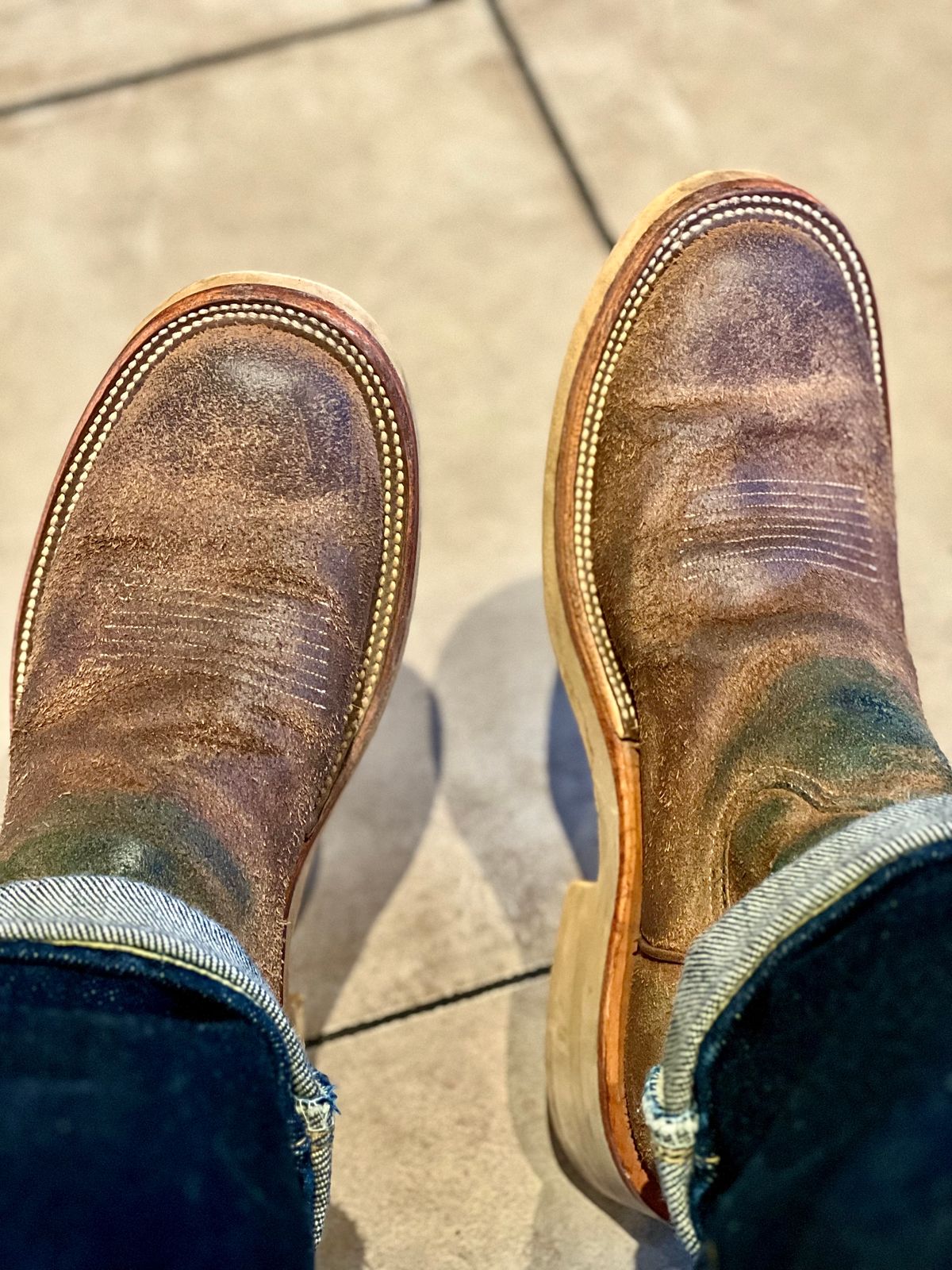 Photo by northsouthdenimguy on February 13, 2023 of the Rios of Mercedes x The Black Bear Brand The Wild West Roughrider in Horween Marine Field Roughout.