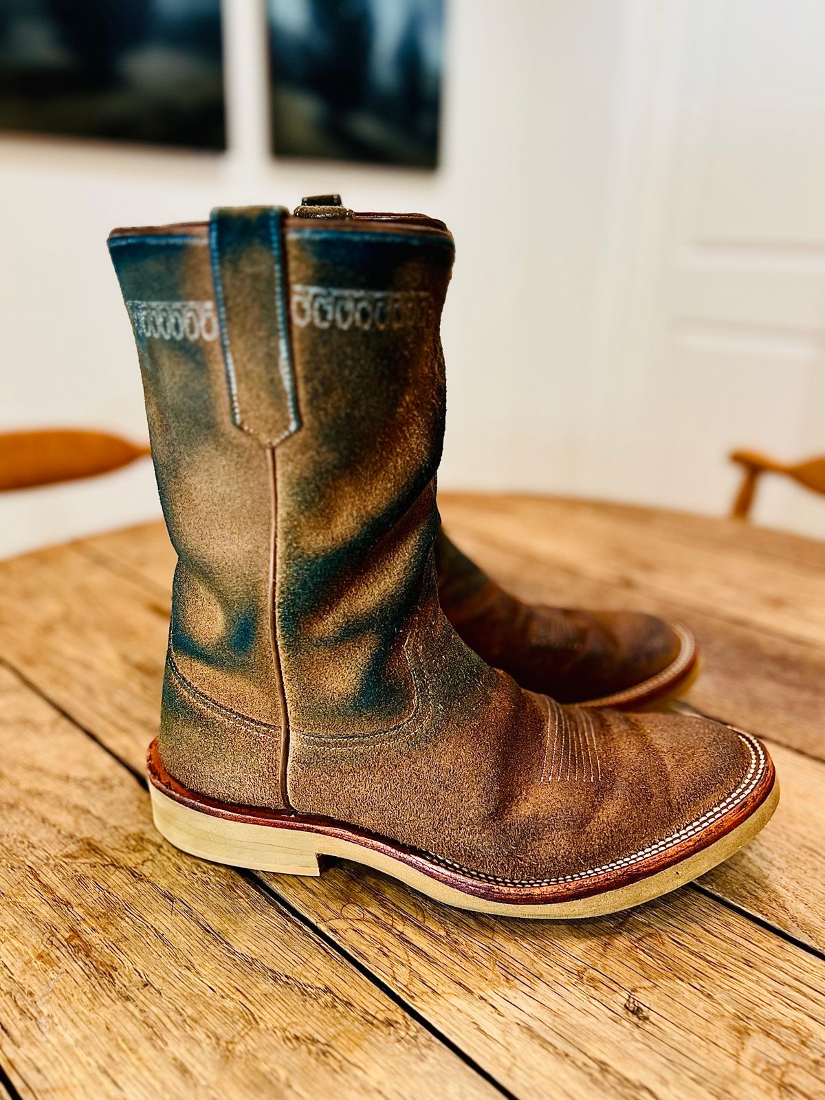 Photo by northsouthdenimguy on March 2, 2023 of the Rios of Mercedes x The Black Bear Brand The Wild West Roughrider in Horween Marine Field Roughout.
