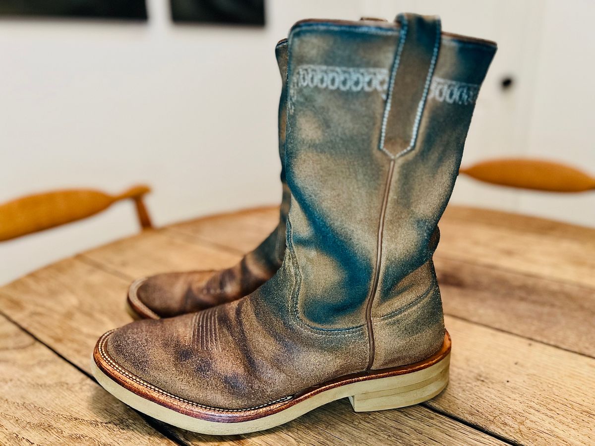 Photo by northsouthdenimguy on April 1, 2023 of the Rios of Mercedes x The Black Bear Brand The Wild West Roughrider in Horween Marine Field Roughout.