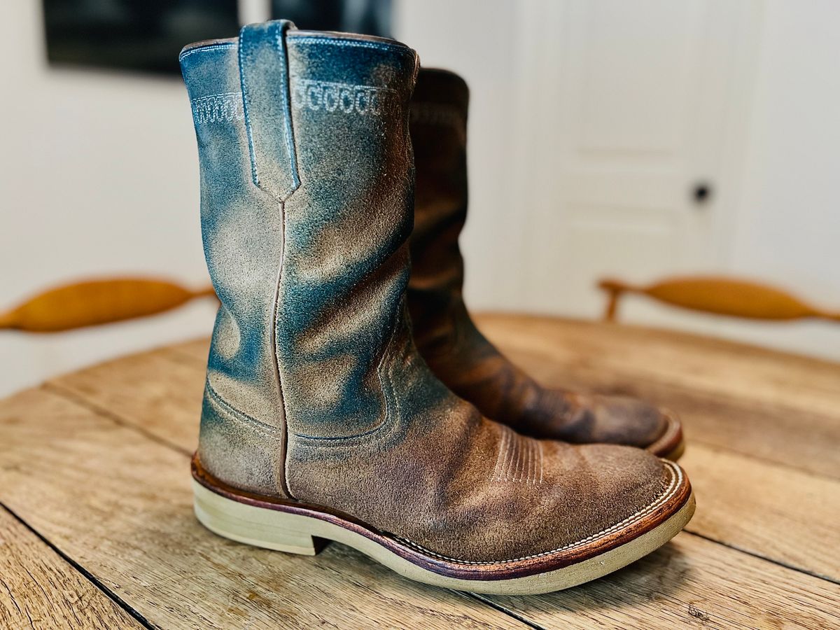 Photo by northsouthdenimguy on April 1, 2023 of the Rios of Mercedes x The Black Bear Brand The Wild West Roughrider in Horween Marine Field Roughout.