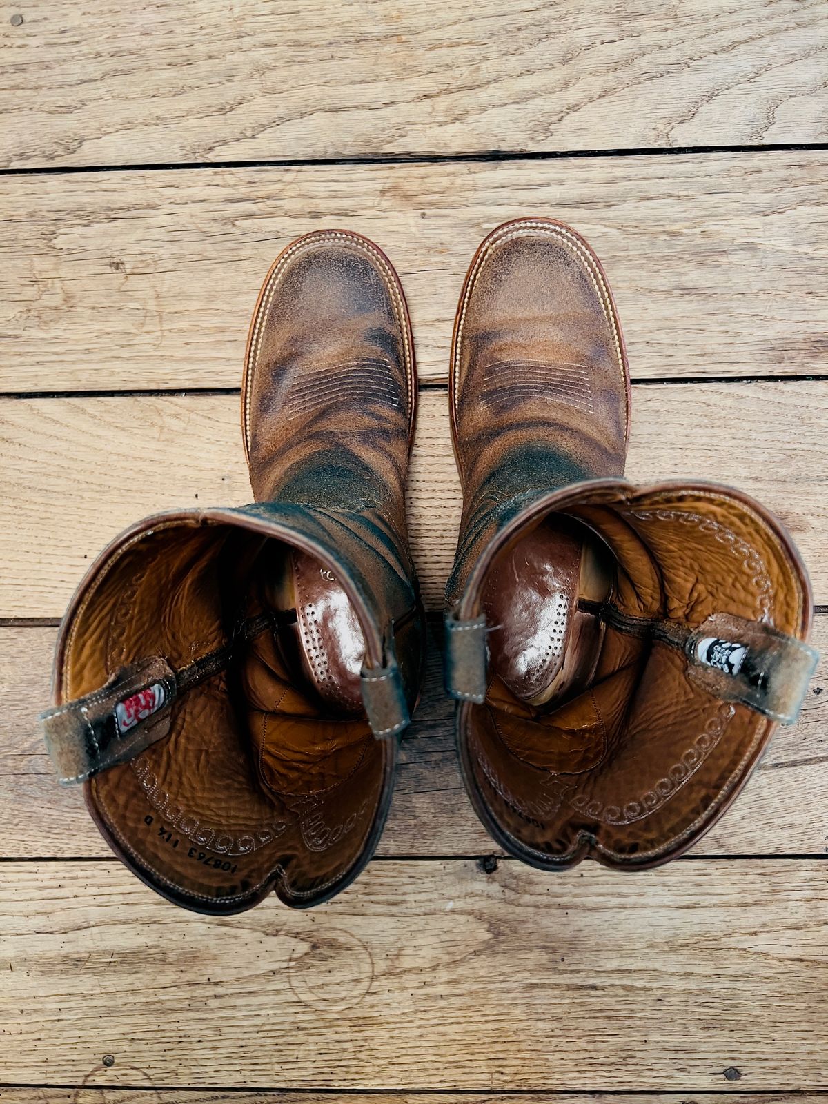 Photo by northsouthdenimguy on April 1, 2023 of the Rios of Mercedes x The Black Bear Brand The Wild West Roughrider in Horween Marine Field Roughout.