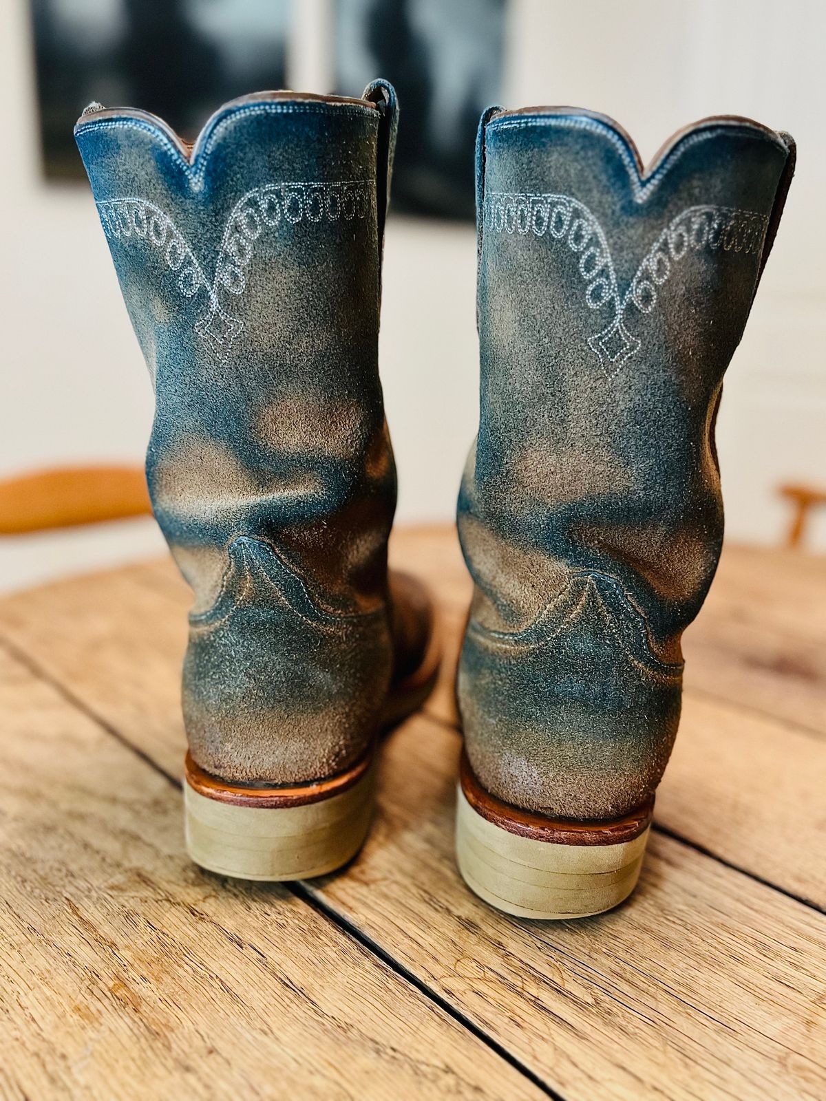 Photo by northsouthdenimguy on April 1, 2023 of the Rios of Mercedes x The Black Bear Brand The Wild West Roughrider in Horween Marine Field Roughout.