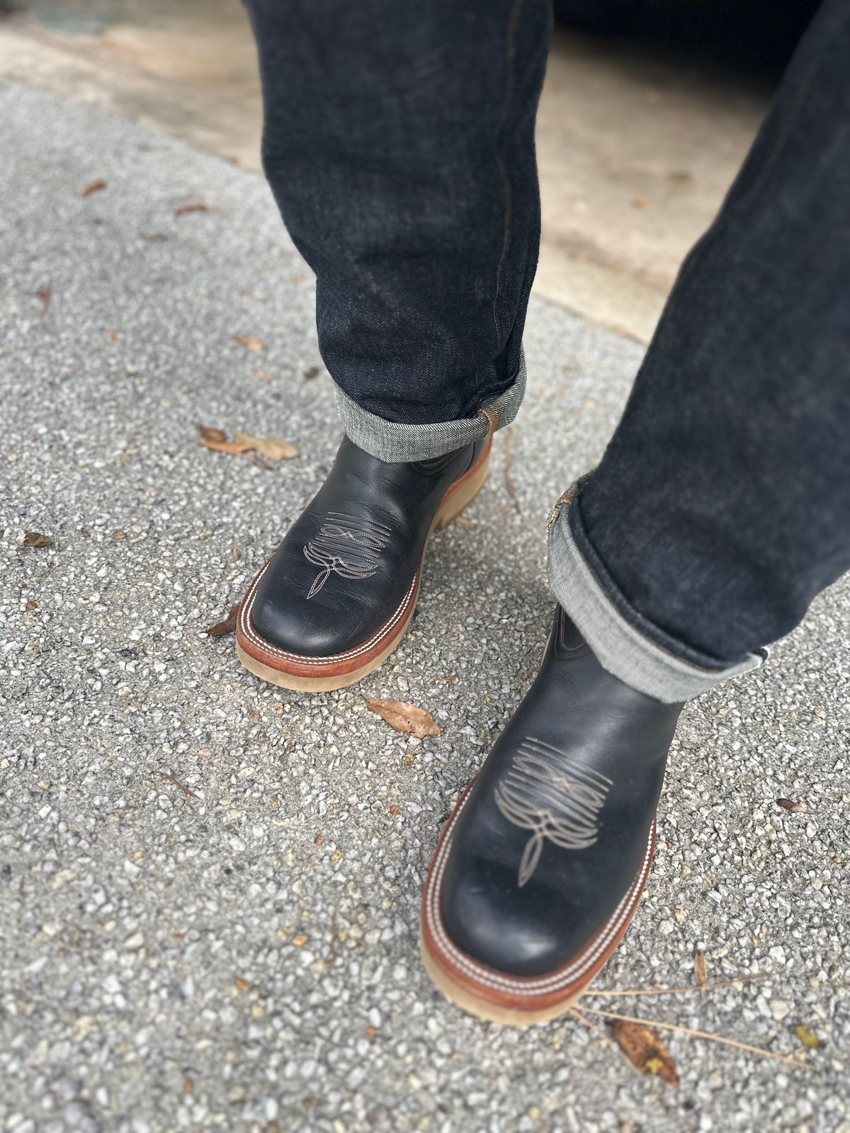 Photo by northsouthdenimguy on February 8, 2025 of the Rios of Mercedes x The Black Bear Brand The Wild West Roughrider in Horween Black Chromexcel Horsehide.