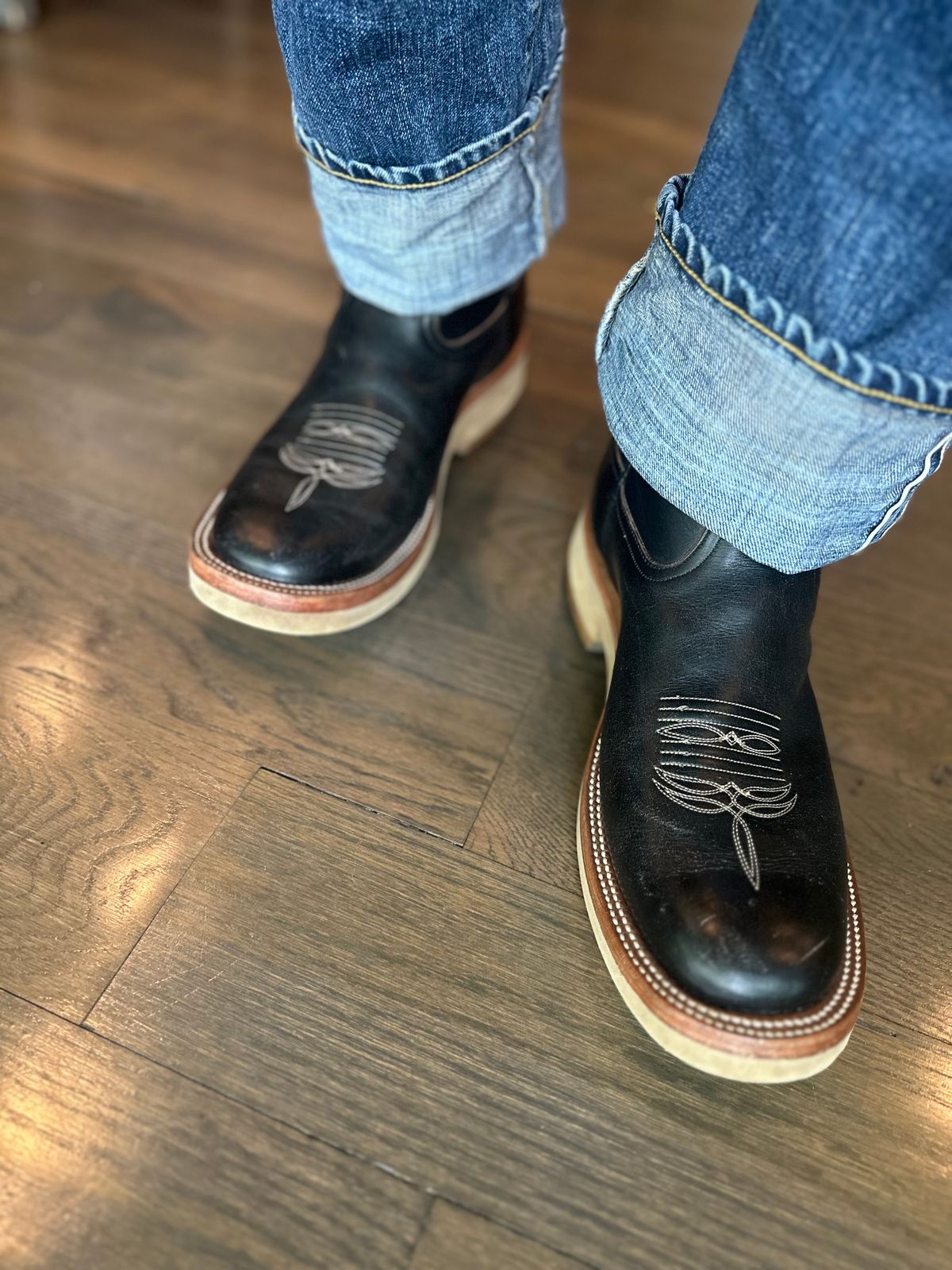 Photo by northsouthdenimguy on April 25, 2025 of the Rios of Mercedes x The Black Bear Brand The Wild West Roughrider in Horween Black Chromexcel Horsehide.