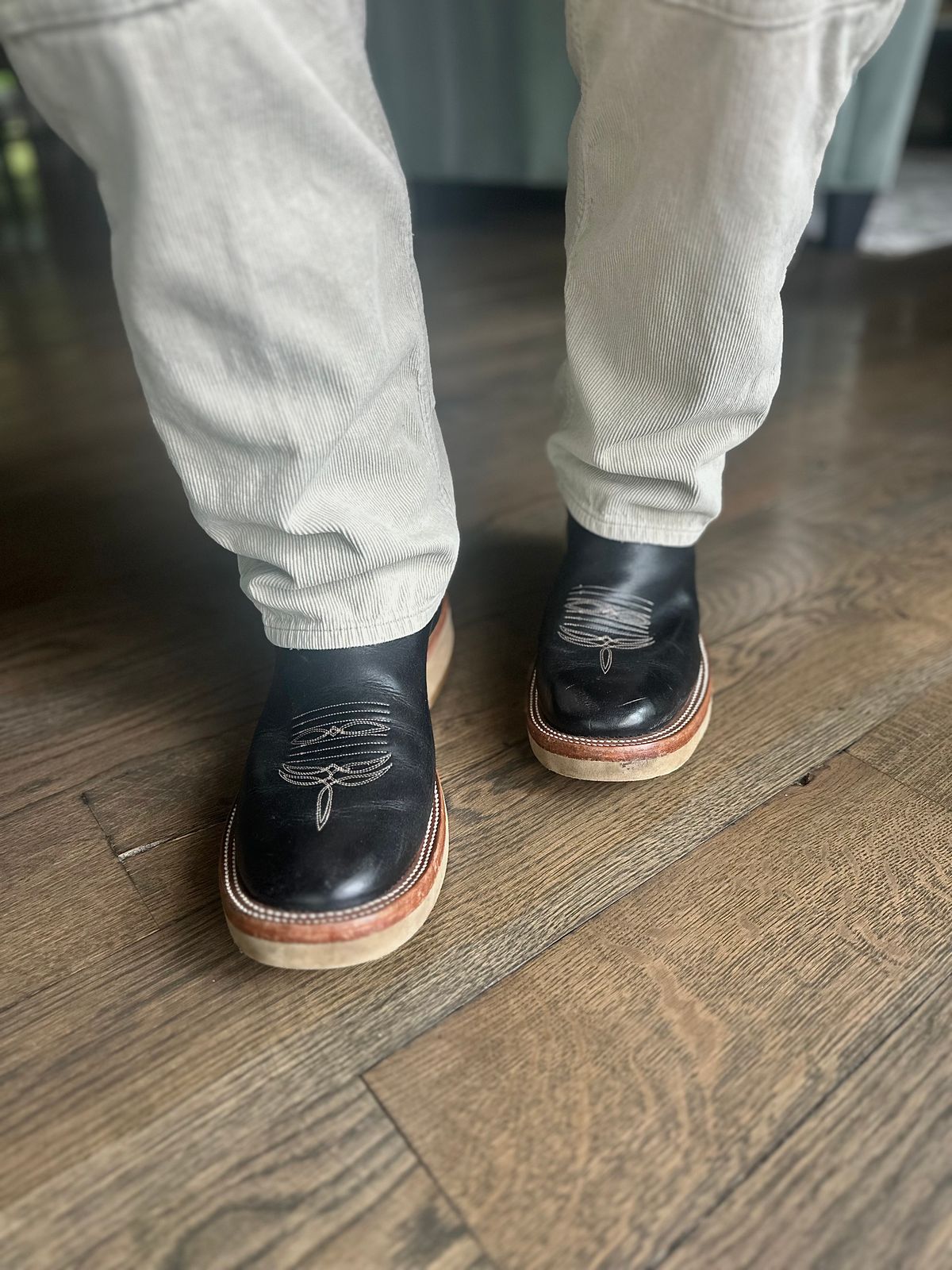 Photo by northsouthdenimguy on September 14, 2025 of the Rios of Mercedes x The Black Bear Brand The Wild West Roughrider in Horween Black Chromexcel Horsehide.