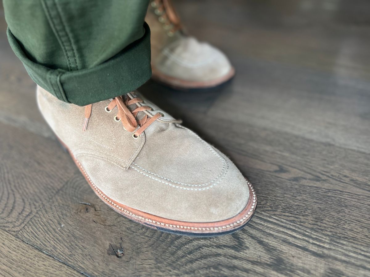 Photo by northsouthdenimguy on June 24, 2023 of the Alden Indy Boot in Tan Suede.