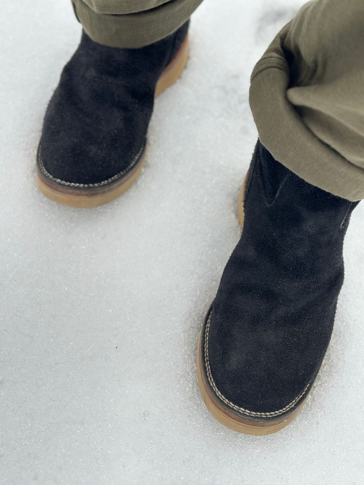 Photo by northsouthdenimguy on January 10, 2025 of the Viberg Roper Boot in Seidel Black Oil Tan Roughout.