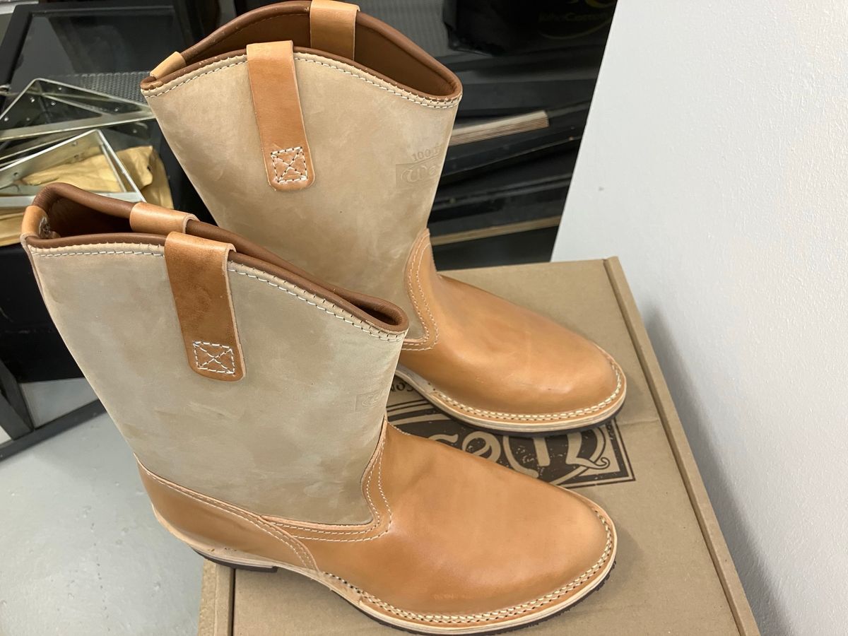 Photo by northsouthdenimguy on September 26, 2025 of the Wesco Morrison in Maryam Glazed Natural Horsehide.