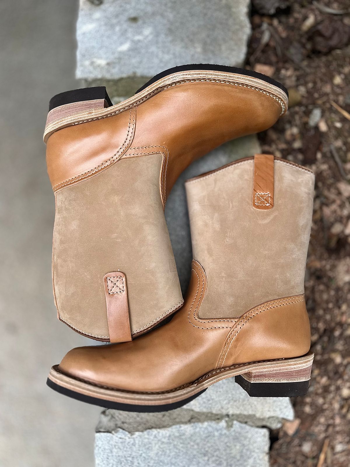Photo by northsouthdenimguy on October 3, 2025 of the Wesco Morrison in Maryam Glazed Natural Horsehide.