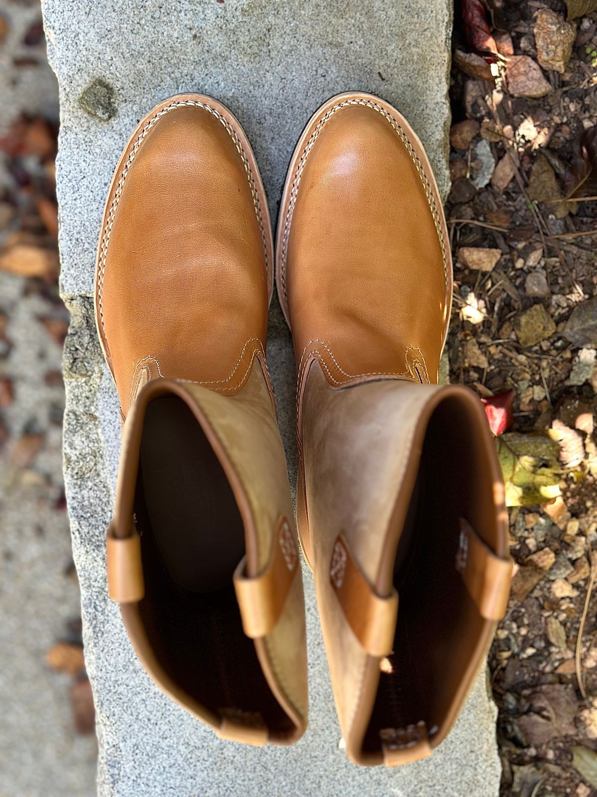 Photo by northsouthdenimguy on October 3, 2025 of the Wesco Morrison in Maryam Glazed Natural Horsehide.