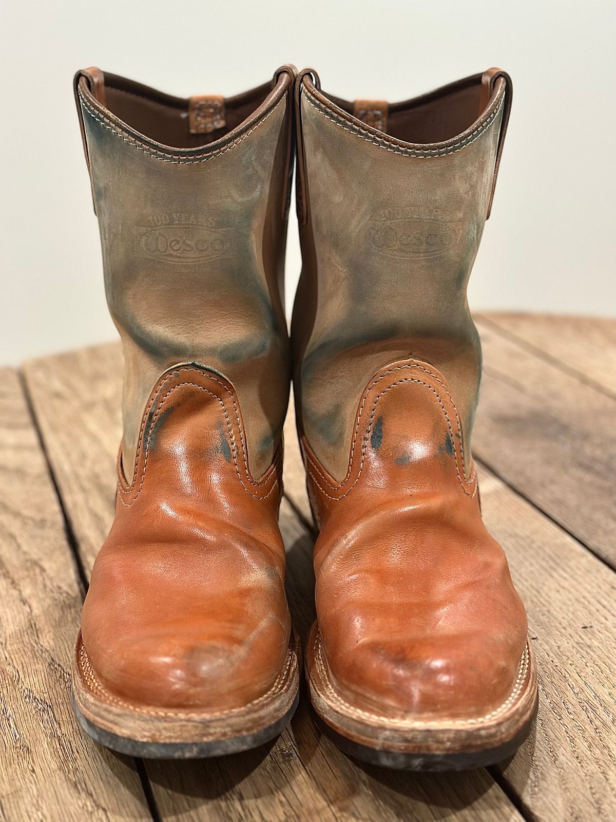 Photo by northsouthdenimguy on December 1, 2025 of the Wesco Morrison in Maryam Glazed Natural Horsehide.
