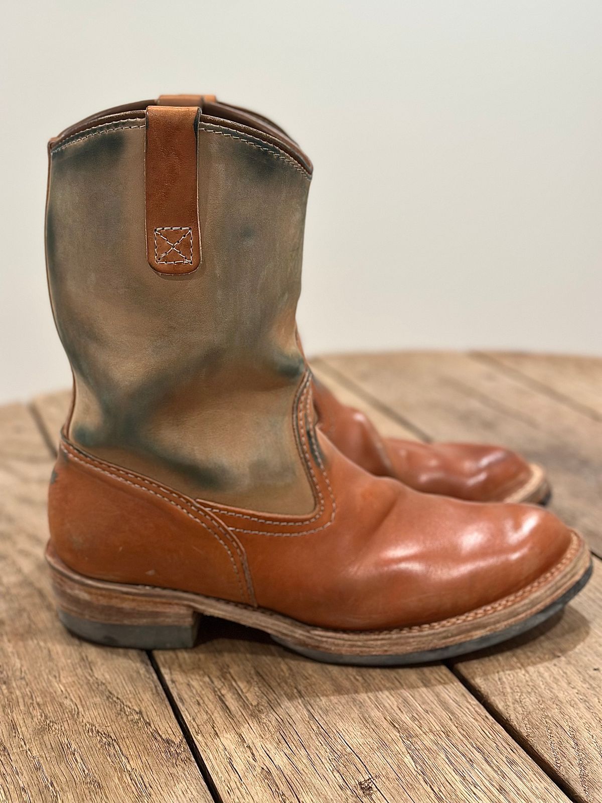 Photo by northsouthdenimguy on December 1, 2025 of the Wesco Morrison in Maryam Glazed Natural Horsehide.