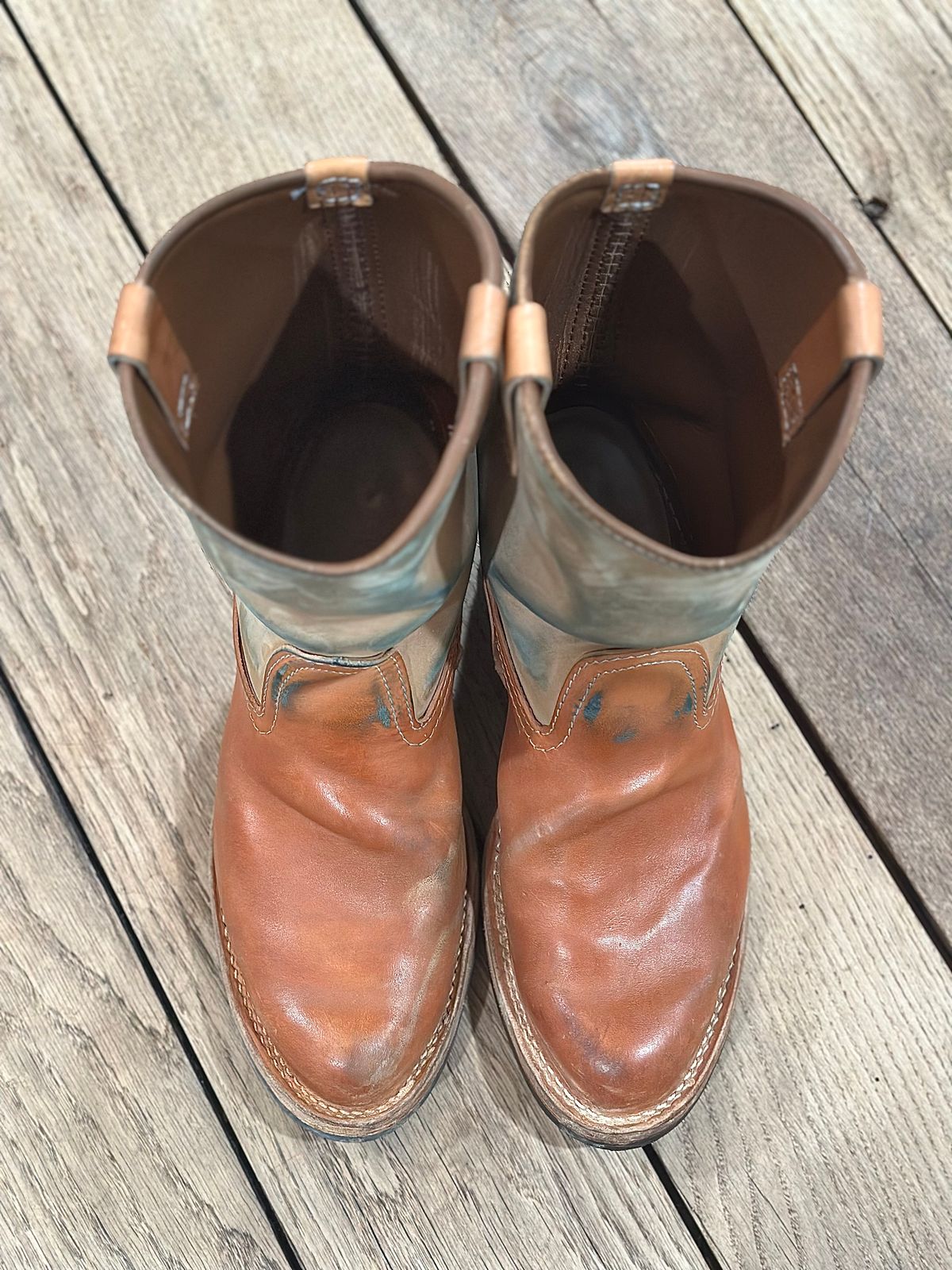 Photo by northsouthdenimguy on December 1, 2025 of the Wesco Morrison in Maryam Glazed Natural Horsehide.