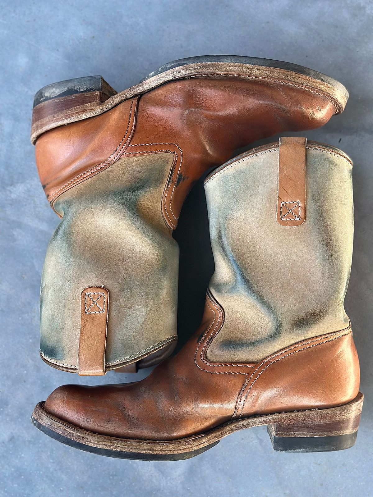 Photo by northsouthdenimguy on February 1, 2026 of the Wesco Morrison in Maryam Glazed Natural Horsehide.
