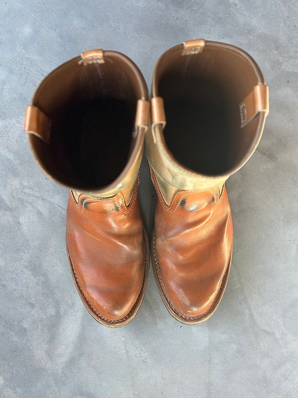 Photo by northsouthdenimguy on February 1, 2026 of the Wesco Morrison in Maryam Glazed Natural Horsehide.