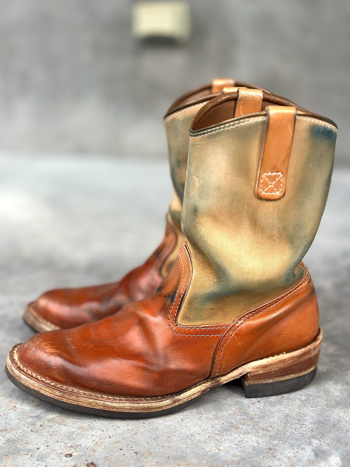 Photo by northsouthdenimguy on March 1, 2026 of the Wesco Morrison in Maryam Glazed Natural Horsehide.