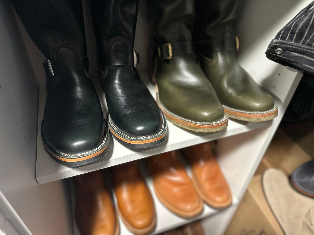 Photo by northsouthdenimguy on June 17, 2025 of the Wesco Mister Lou in PETROLIO OLIVE WAXED BLACK HORSEHIDE.