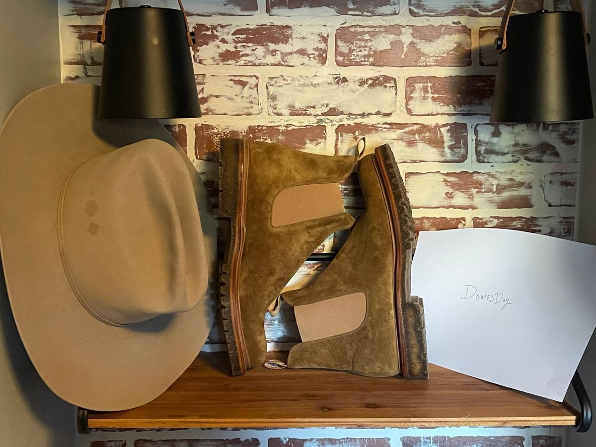 Photo by patinalfather on October 7, 2024 of the Viberg Chelsea in Conceria Opera Calfskin Suede.