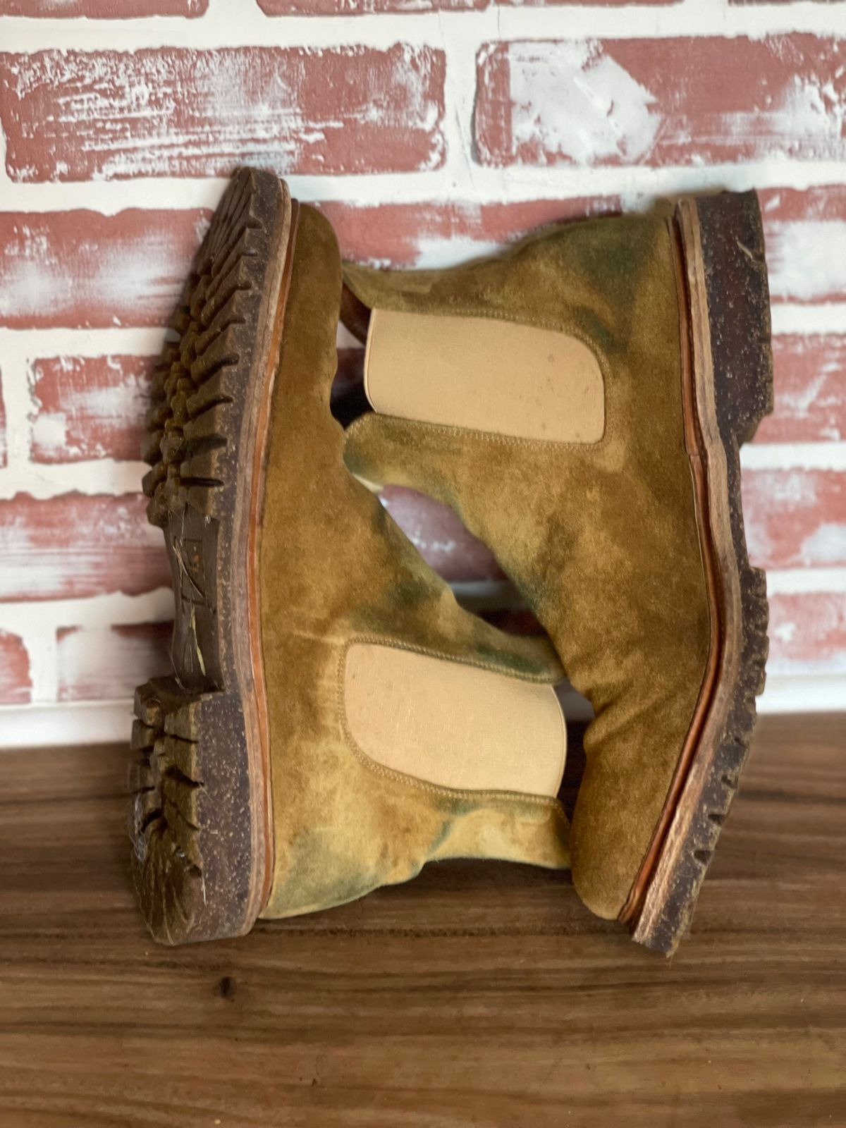 Photo by patinalfather on November 5, 2024 of the Viberg Chelsea in Conceria Opera Calfskin Suede.