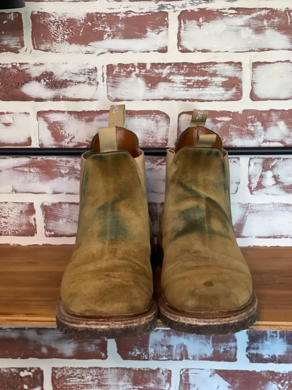 Photo by patinalfather on December 5, 2024 of the Viberg Chelsea in Conceria Opera Calfskin Suede.