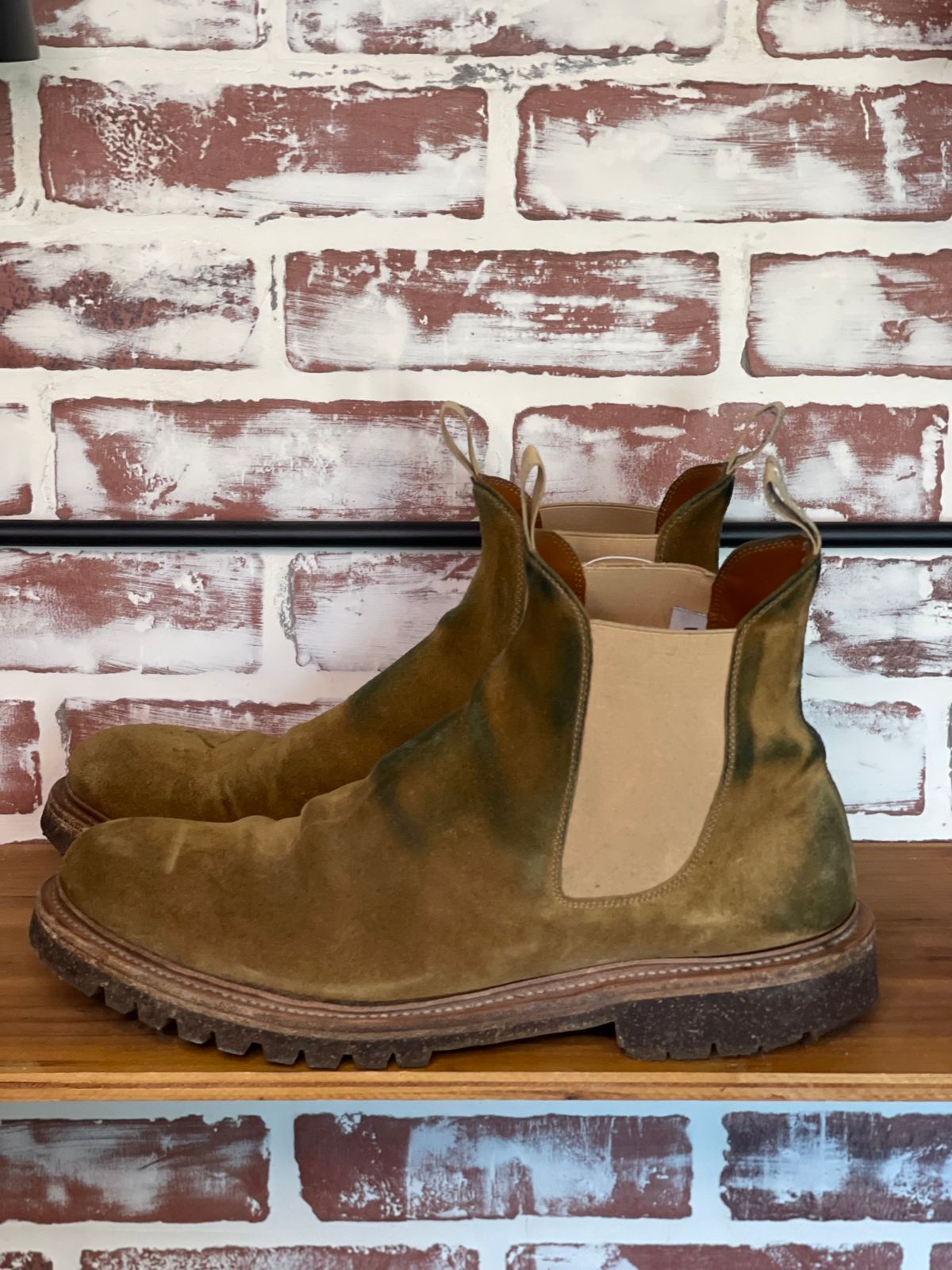 Photo by patinalfather on December 5, 2024 of the Viberg Chelsea in Conceria Opera Calfskin Suede.