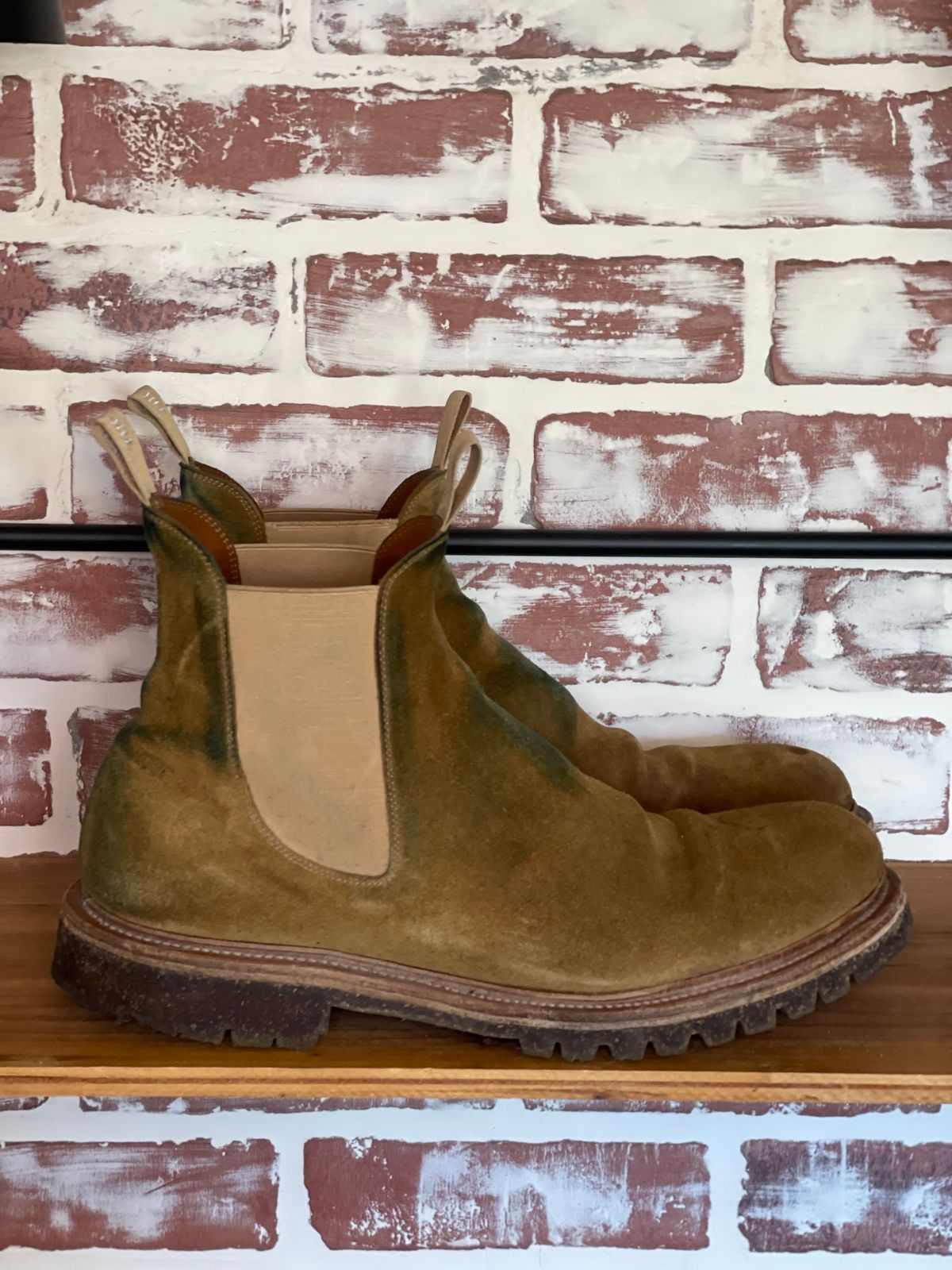 Photo by patinalfather on December 5, 2024 of the Viberg Chelsea in Conceria Opera Calfskin Suede.