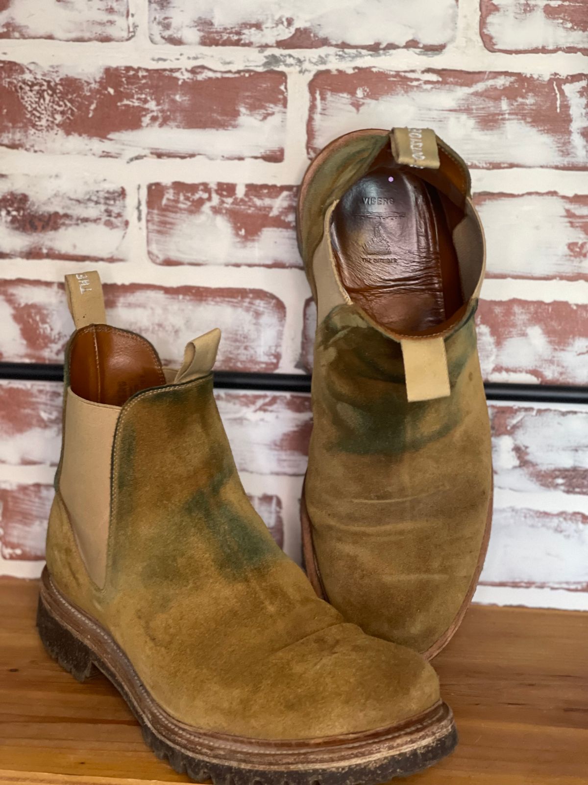 Photo by patinalfather on December 5, 2024 of the Viberg Chelsea in Conceria Opera Calfskin Suede.