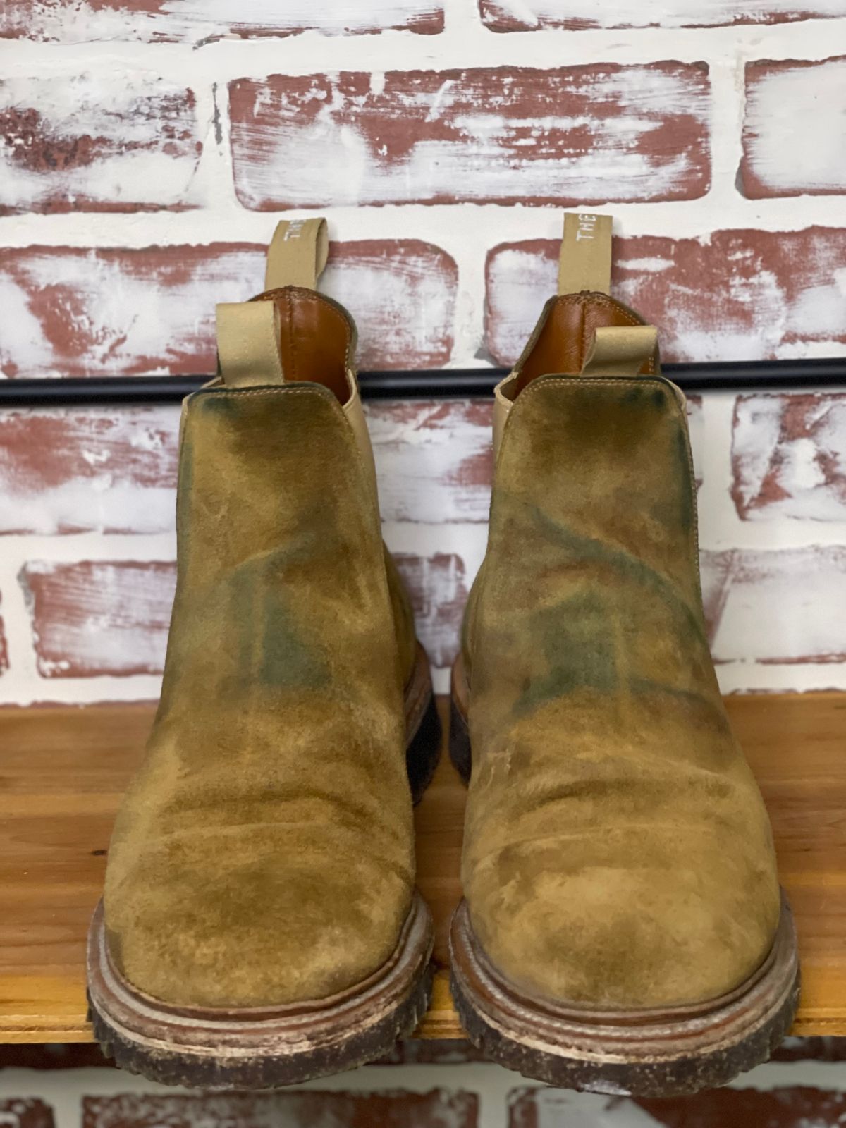 Photo by patinalfather on January 3, 2025 of the Viberg Chelsea in Conceria Opera Calfskin Suede.