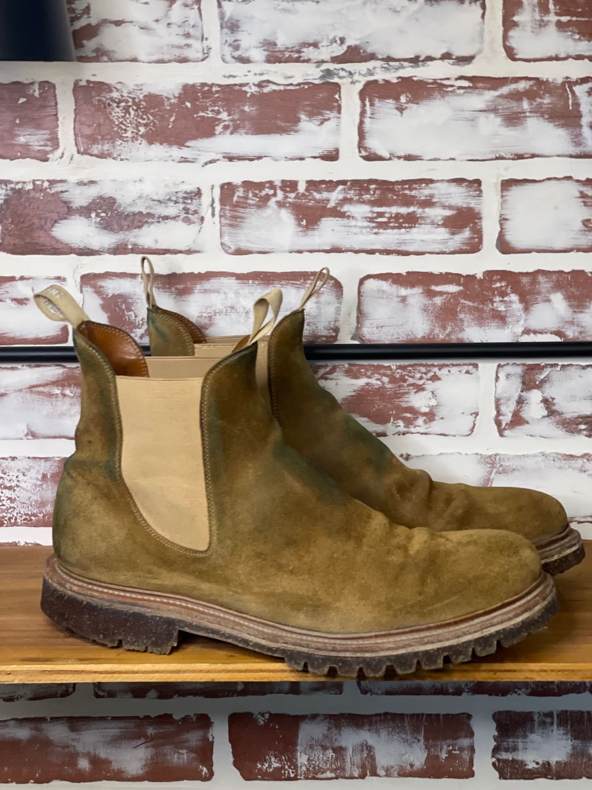 Photo by patinalfather on January 3, 2025 of the Viberg Chelsea in Conceria Opera Calfskin Suede.