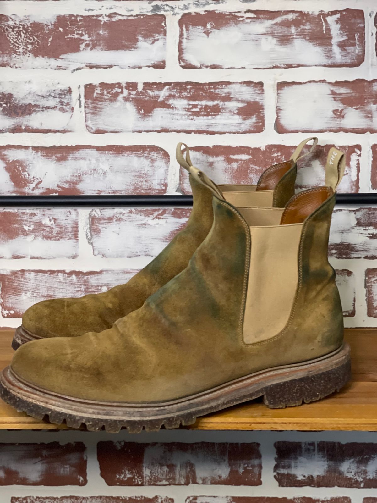 Photo by patinalfather on January 3, 2025 of the Viberg Chelsea in Conceria Opera Calfskin Suede.