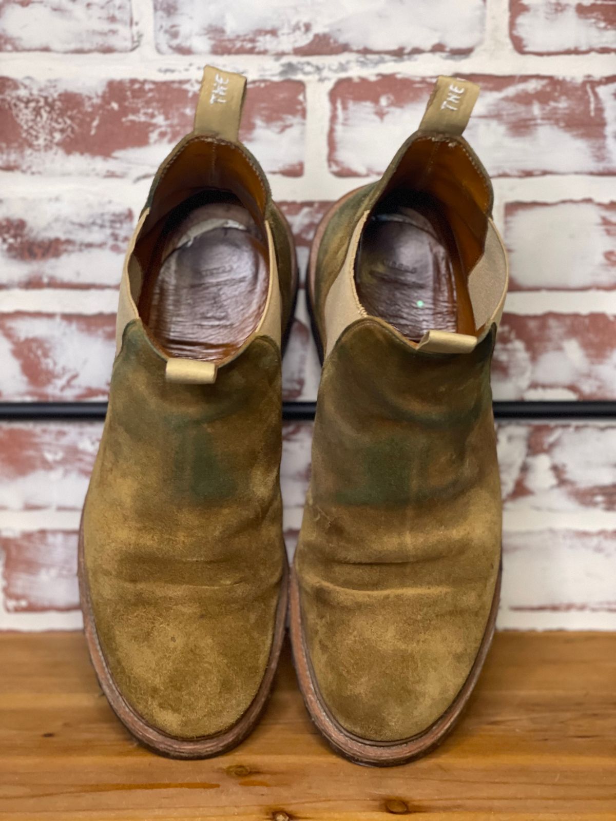 Photo by patinalfather on January 3, 2025 of the Viberg Chelsea in Conceria Opera Calfskin Suede.
