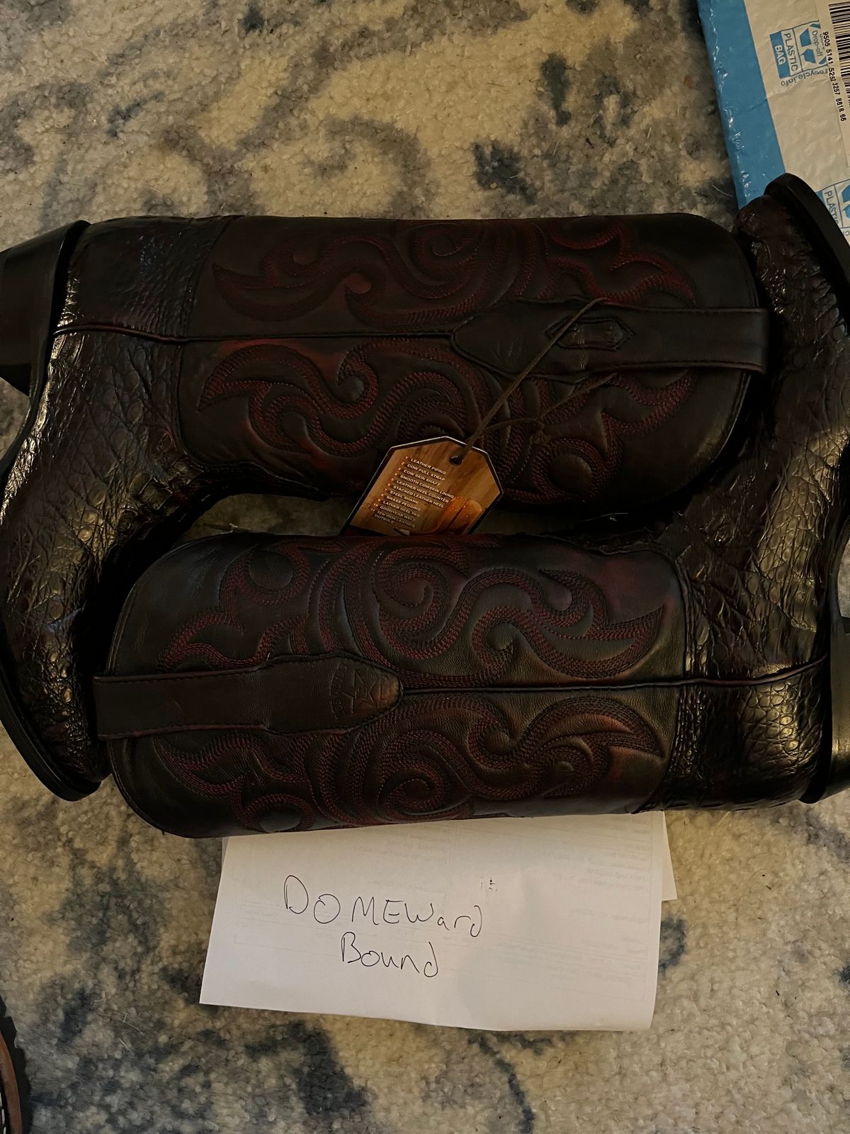 Photo by MrSaver on October 1, 2023 of the Los Altos Cowboy boot in Black Cherry Hornback Caiman.
