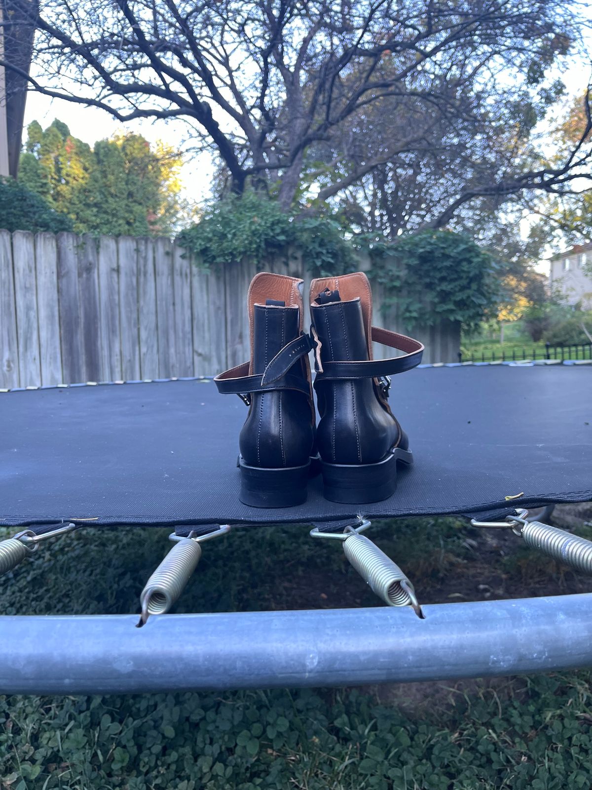 Photo by MrSaver on October 1, 2024 of the Rolling Dub Trio Griffin Jodhpur in Similar Black Horsebutt #1010.