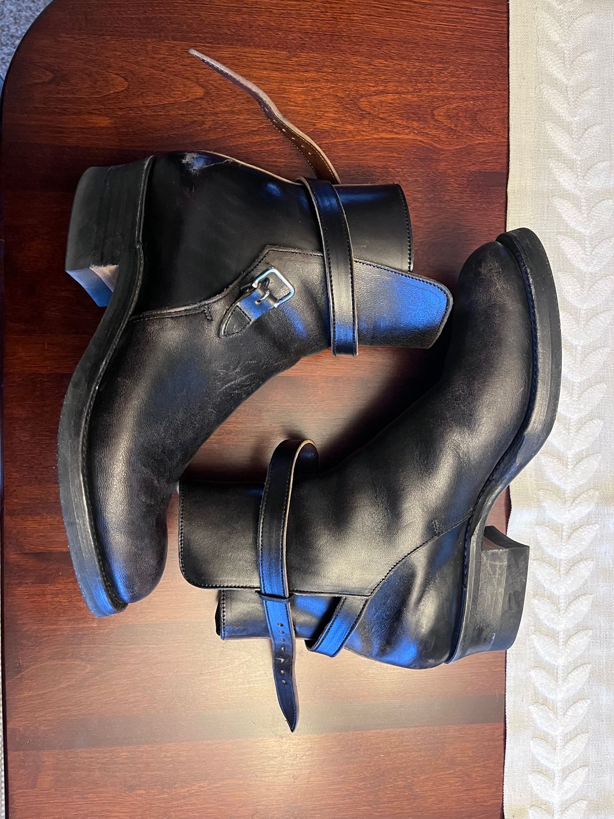 Photo by MrSaver on December 4, 2024 of the Rolling Dub Trio Griffin Jodhpur in Similar Black Horsebutt #1010.
