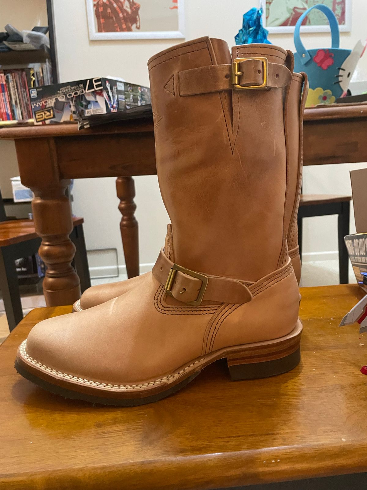 Photo by MrSaver on October 1, 2022 of the Wesco Mister Lou in Maryam Natural Horsebutt.