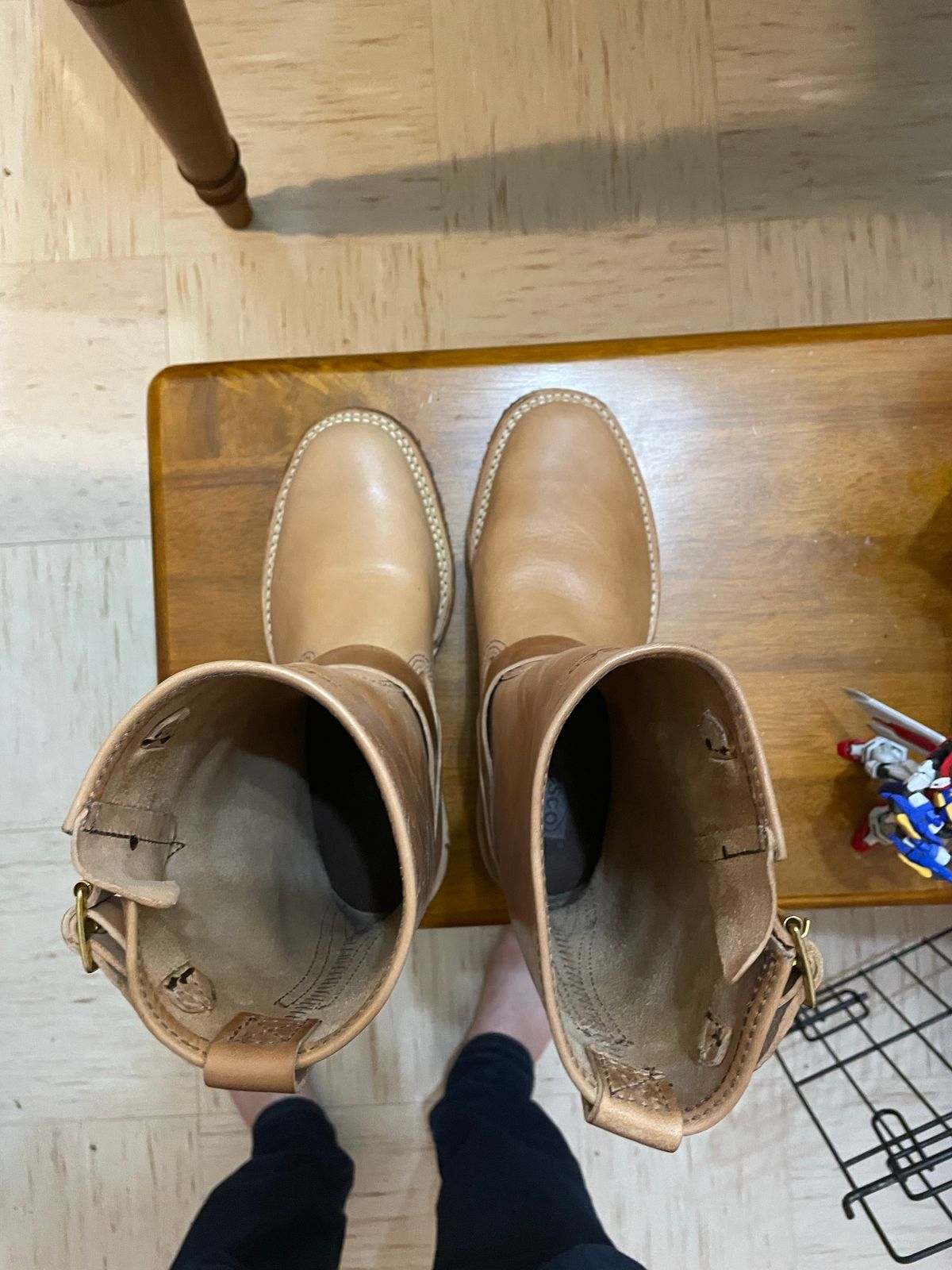 Photo by MrSaver on October 1, 2022 of the Wesco Mister Lou in Maryam Natural Horsebutt.