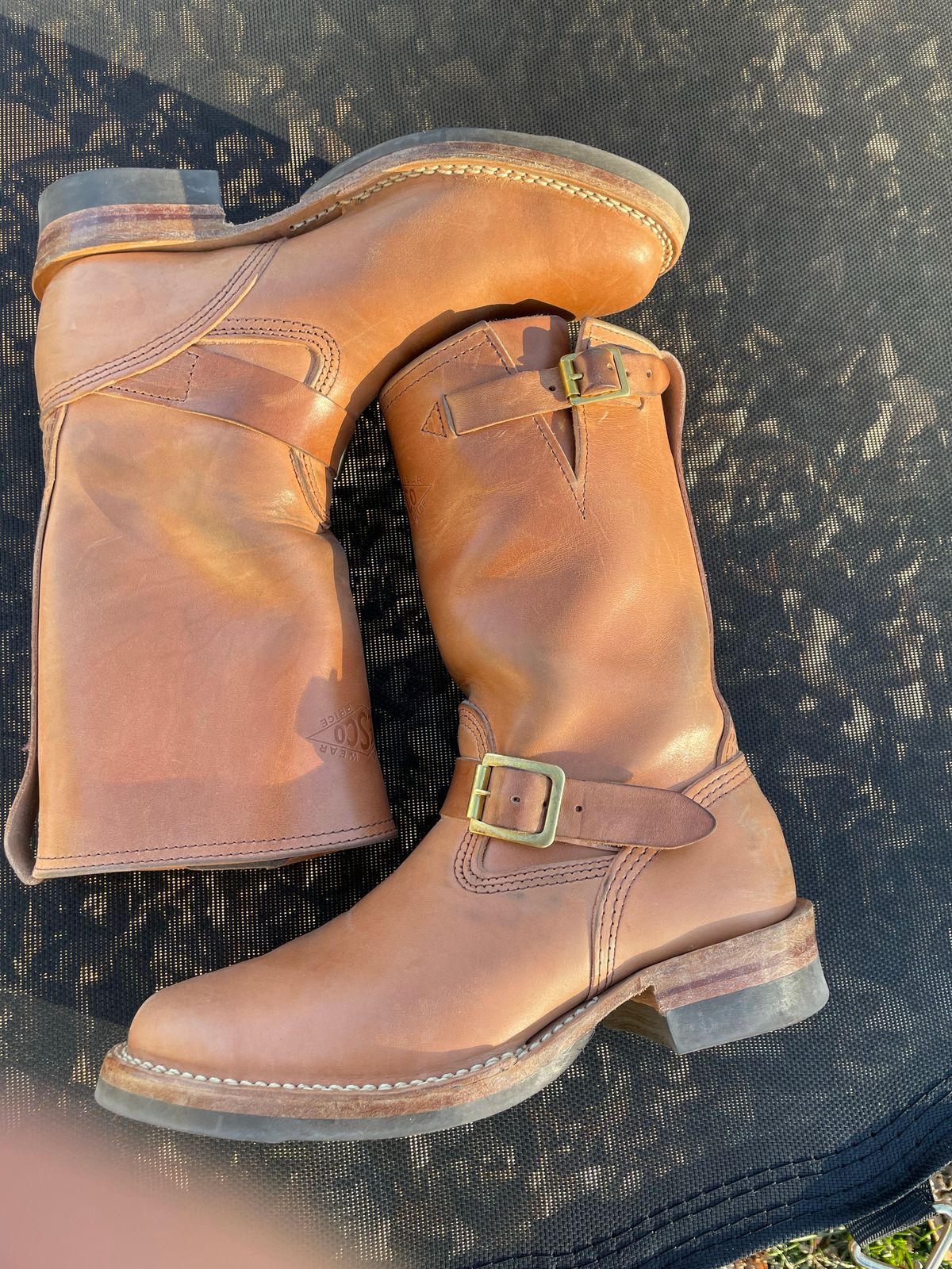 Photo by MrSaver on December 4, 2022 of the Wesco Mister Lou in Maryam Natural Horsebutt.