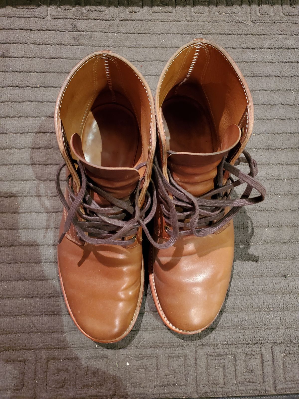 Photo by horsebuttboots on January 6, 2023 of the Quan Shoemaker Unknown Model in Horween Natural Shell Cordovan.