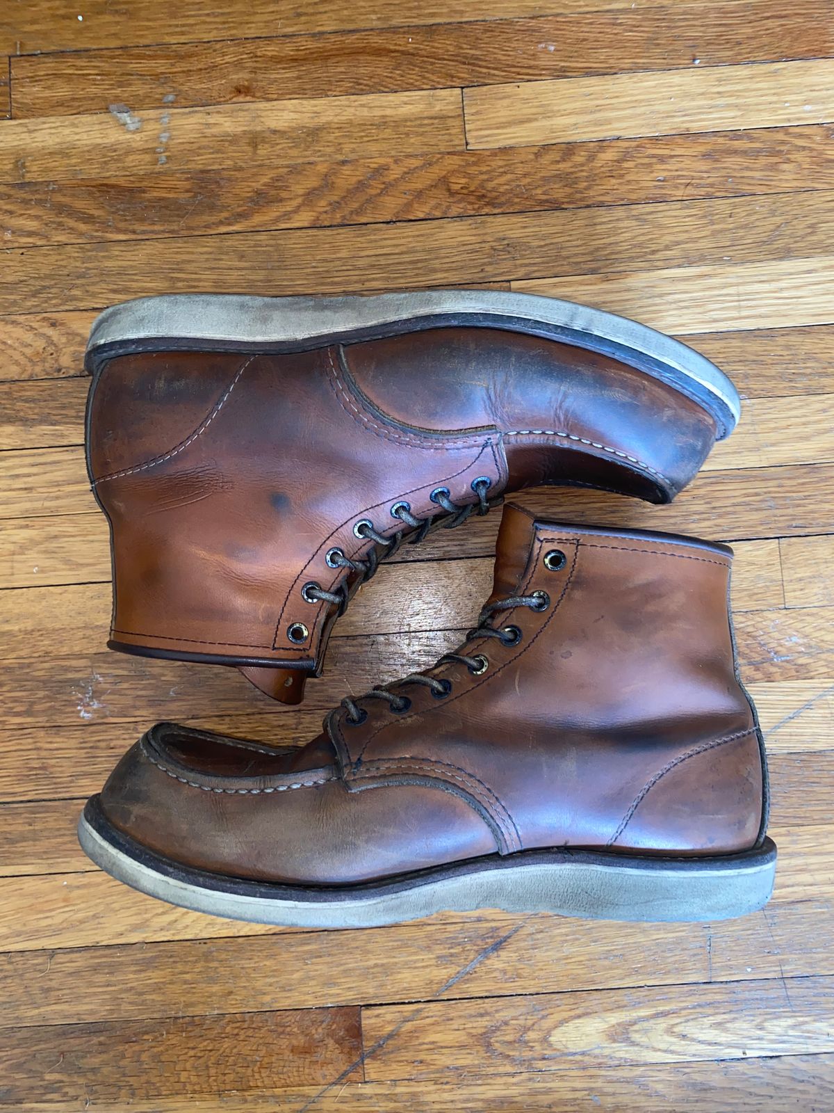 Photo by jslatt on March 6, 2023 of the Red Wing 6-Inch Classic Moc in S.B. Foot Oro Legacy.