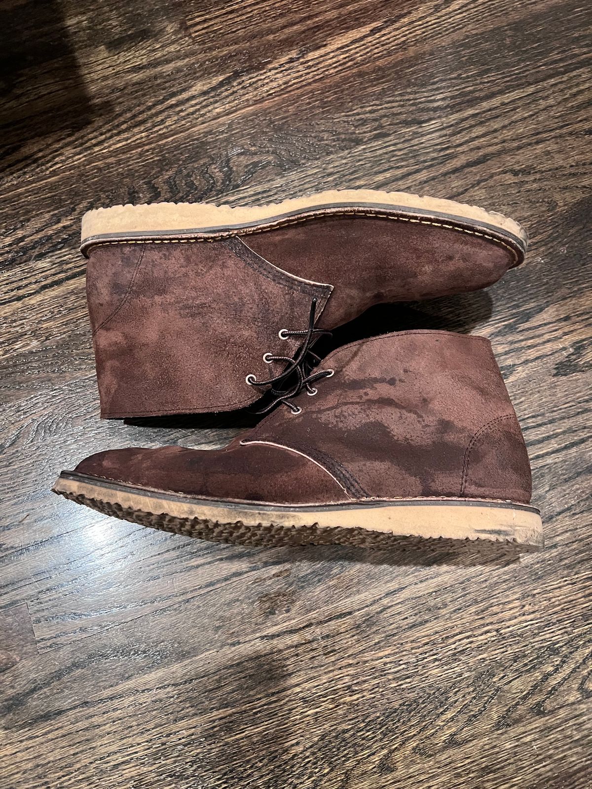 Photo by Snailchang on May 26, 2025 of the Red Wing Weekender Chukka in chocolate muleskinner.
