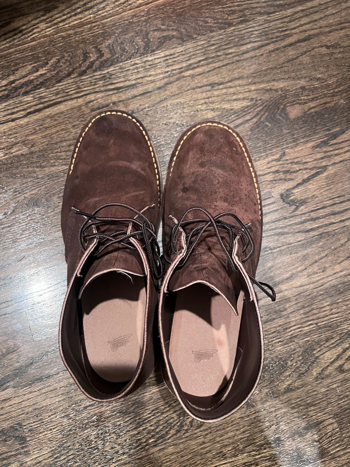 Photo by Snailchang on May 26, 2025 of the Red Wing Weekender Chukka in chocolate muleskinner.