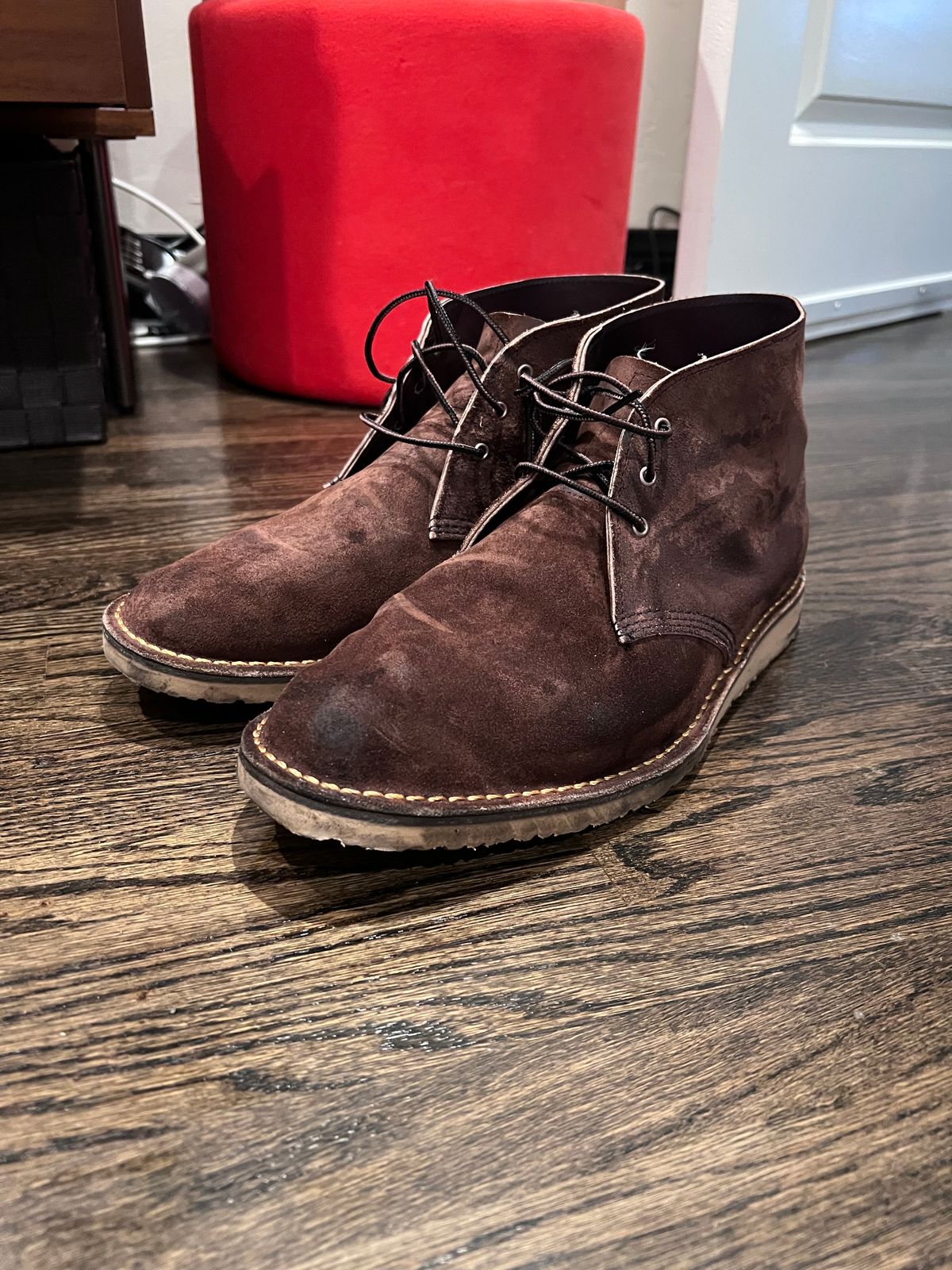 Photo by Snailchang on May 26, 2025 of the Red Wing Weekender Chukka in chocolate muleskinner.