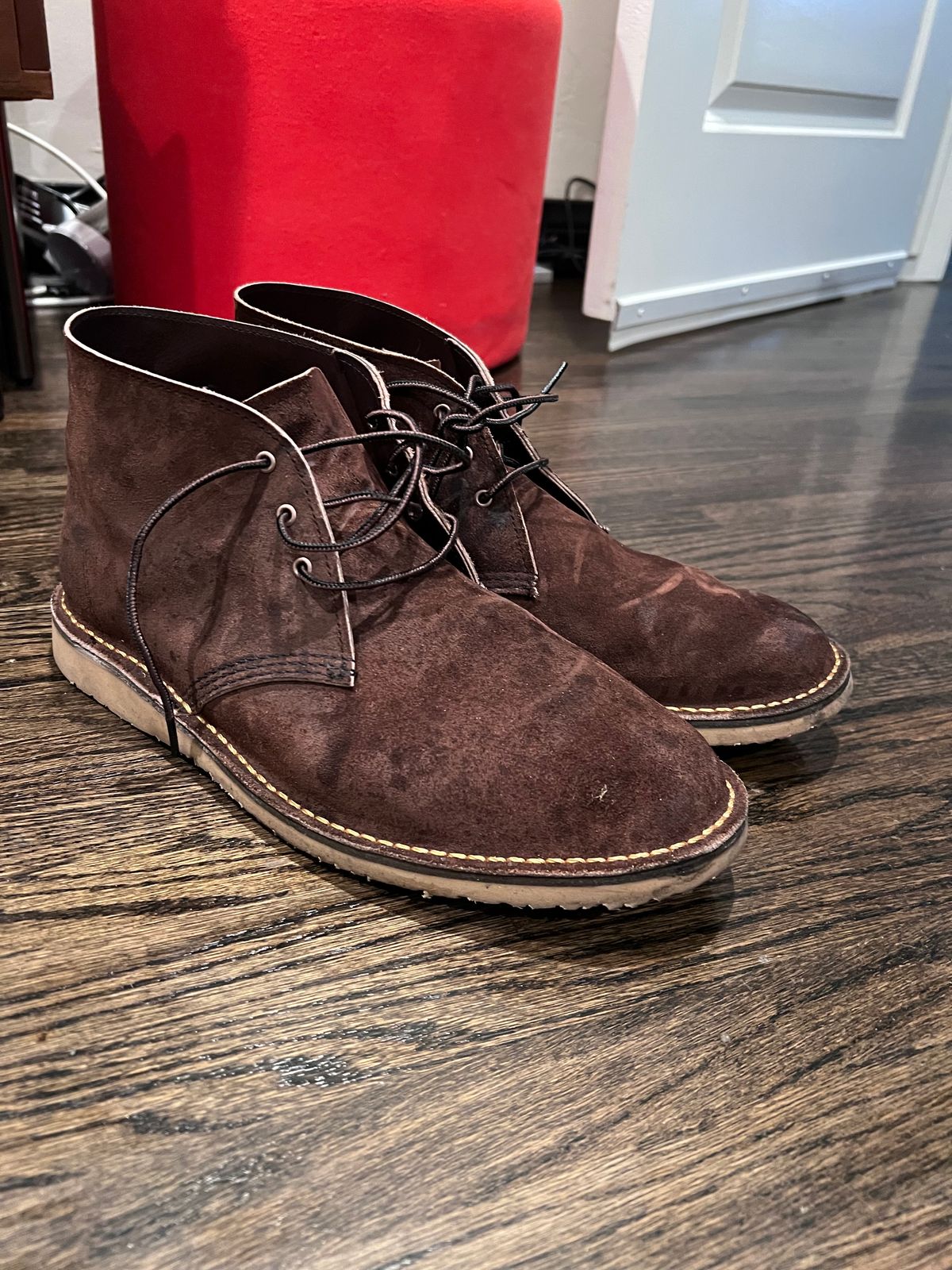 Photo by Snailchang on May 26, 2025 of the Red Wing Weekender Chukka in chocolate muleskinner.
