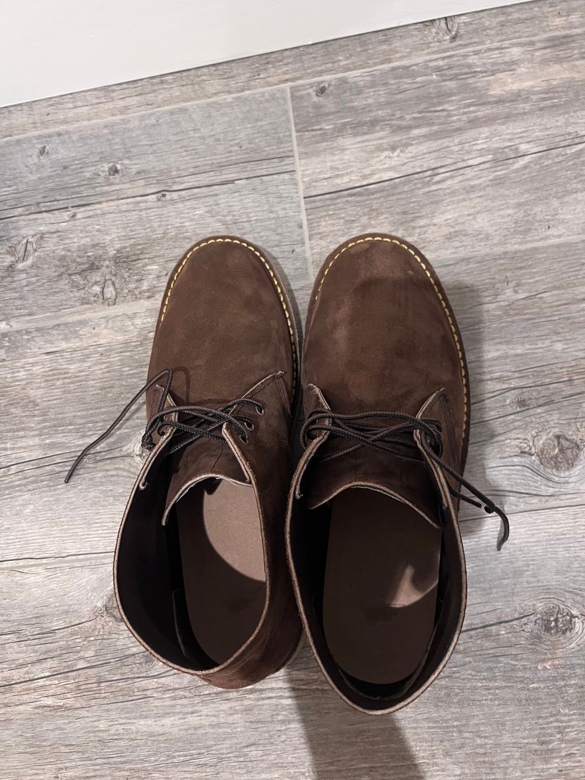 Photo by Snailchang on May 27, 2025 of the Red Wing Weekender Chukka in chocolate muleskinner.