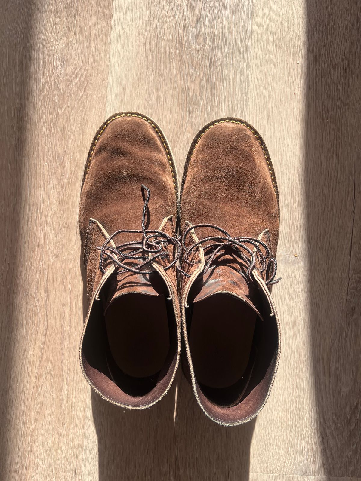Photo by Snailchang on September 13, 2025 of the Red Wing Weekender Chukka in chocolate muleskinner.