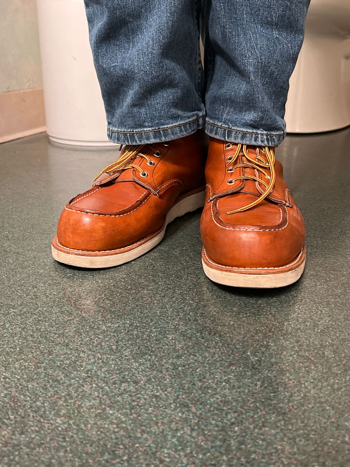 Photo by Snailchang on April 17, 2024 of the Red Wing 6-Inch Classic Moc in S.B. Foot Oro-Iginal.