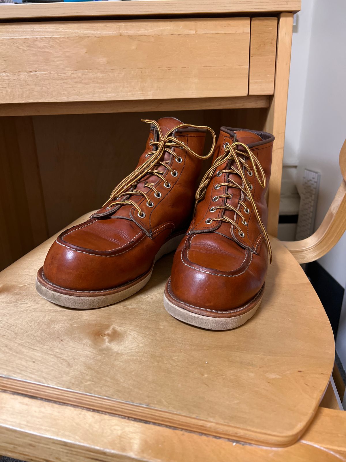 Photo by Snailchang on April 22, 2024 of the Red Wing 6-Inch Classic Moc in S.B. Foot Oro-Iginal.