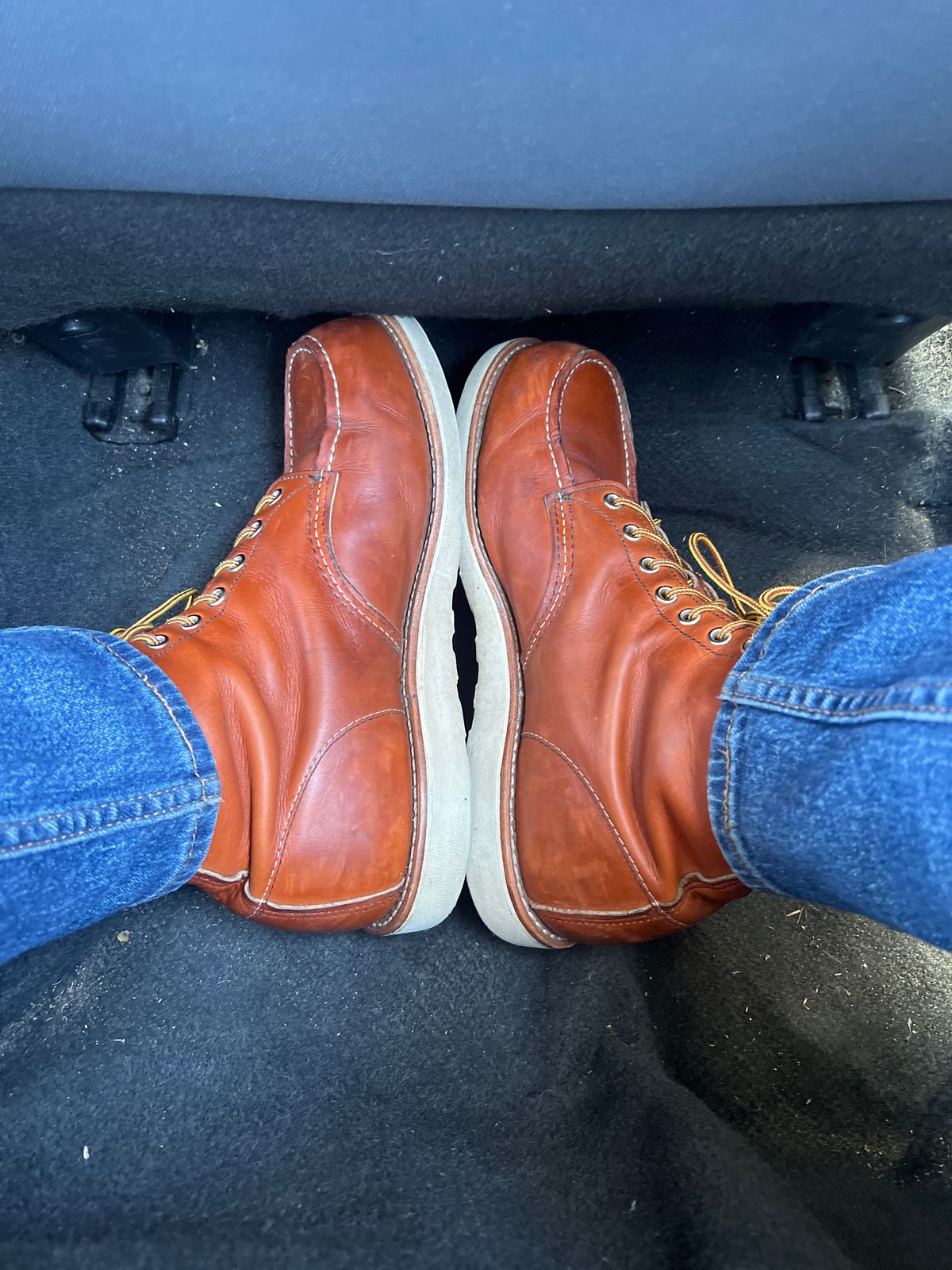 Photo by Snailchang on May 16, 2024 of the Red Wing 6-Inch Classic Moc in S.B. Foot Oro-Iginal.